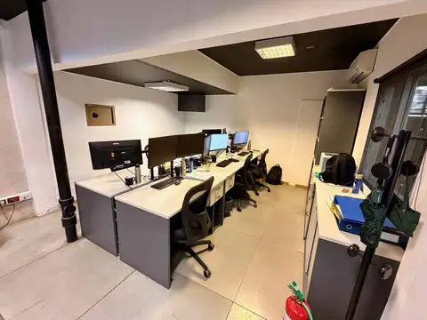 VENTA DE OFICINAS CON GALPON Y ACCESO VEHICULAR