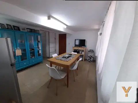 Casa en venta - 2 Dormitorios 1 Baño - 216Mts2 - Los Hornos