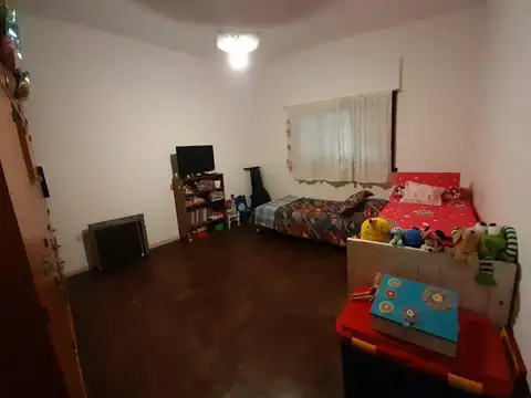 Casa 5 ambientes con 1 baño