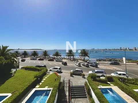 Vende Apartamento en Puerto- Punta del Este de 3 dormitorios.
