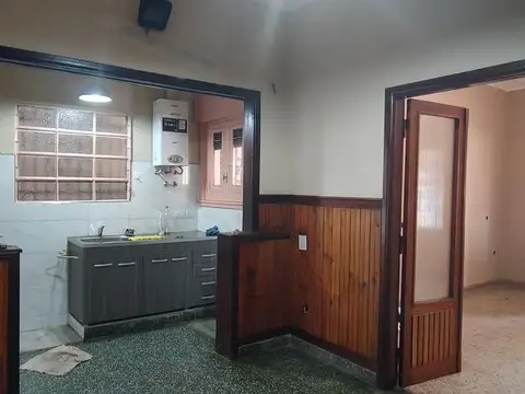 Casa 4 ambientes con 1 baño