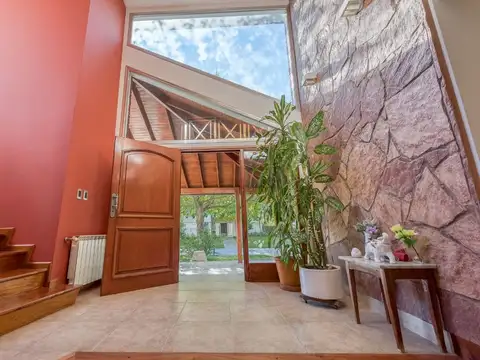 Casa 5 ambientes con 3 baños