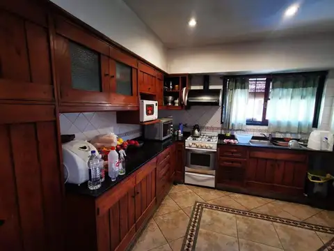 Casa 4 ambientes con 3 baños