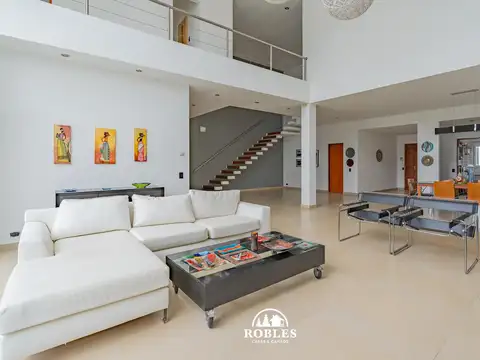 Casa 5 ambientes con 4 baños