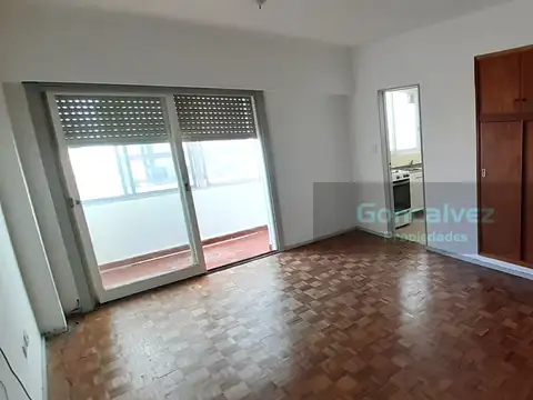 MONOAMBIENTE con BALCON sobre AV LIBERTADOR *Bajas Expensas* Con renta