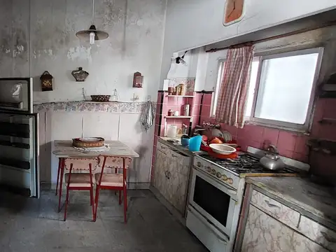 Venta de Casa 4 amb a Refaccionar. Temperley. USD65.000.-