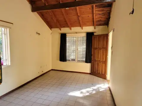 Casa 5 ambientes con 1 baño