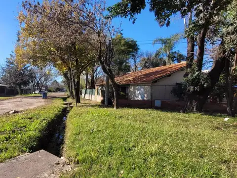 Venta casa 2 dormitorios en barrio Las Tejas calle 13 Granadero Baigorria