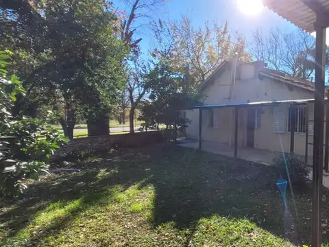 Venta casa 2 dormitorios en barrio Las Tejas calle 13 Granadero Baigorria