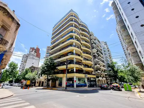 Departamento con cochera doble cerca del río
