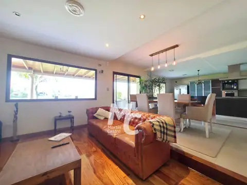 Casa 6 ambientes con 3 baños