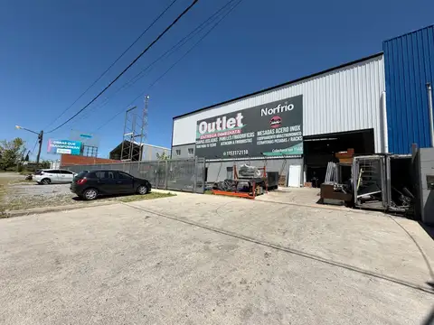 Galpon 970m2 con oficinas en Colectora Sur 