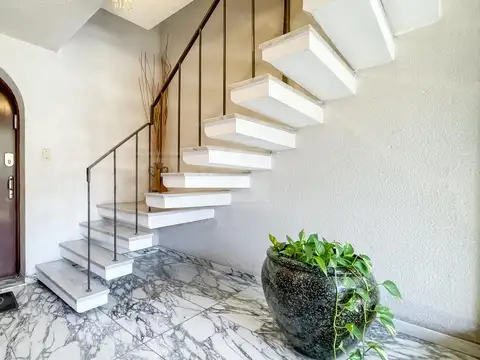 Depto Tipo Casa en Venta de 8 ambientes