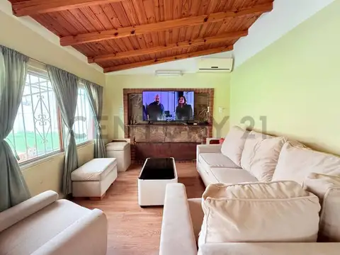 Casa quinta con pileta en venta en Benavidez