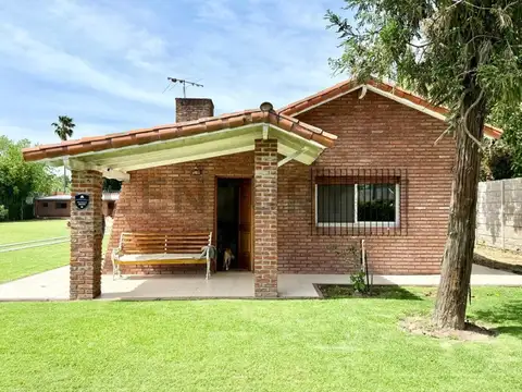 Casa quinta con pileta en venta en Benavidez