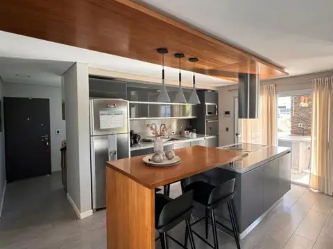 Casa en Venta con 5 cocheras