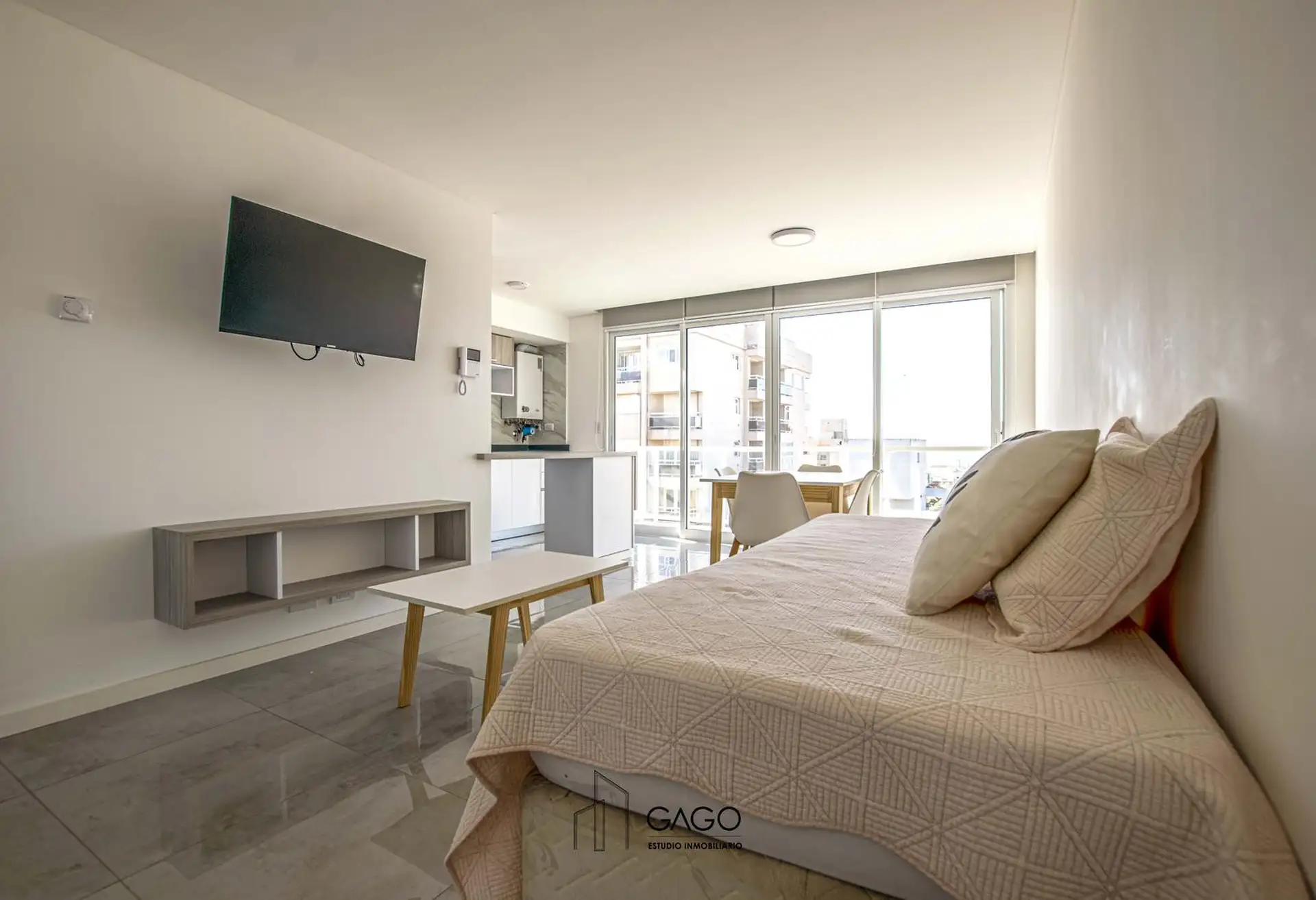 Departamento Dos ambientes a estrenar cochera cubierta, sexto piso con balcón al frente y vista al Mar