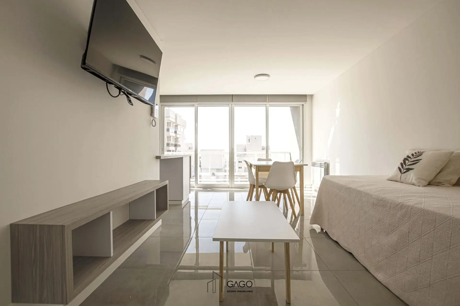 Departamento Dos ambientes a estrenar cochera cubierta, sexto piso con balcón al frente y vista al Mar
