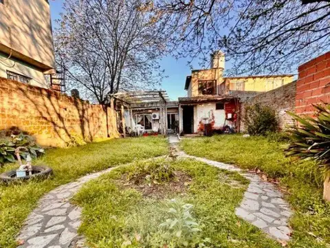 Casa en venta c/ cochera en Bella Vista