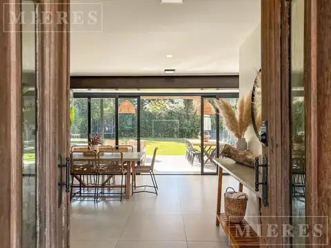 Casa en Venta con 3 cocheras