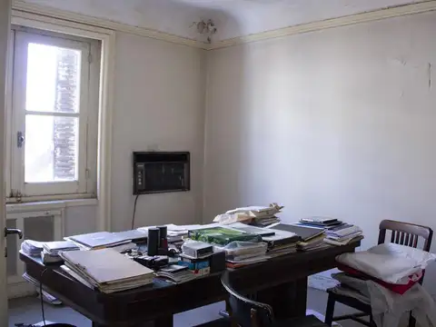 Dúplex a Reciclar con Terraza – Edificio Histórico en Retiro – A pocas cuadras del Teatro Colon