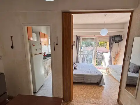 Departamento ambiente y medio con balcón y vista lateral al mar en Venta en Mar Del Plata