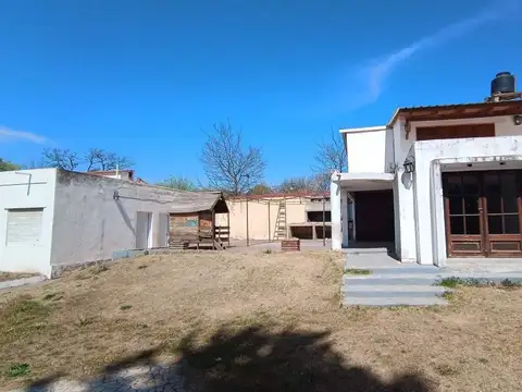 Casa en Venta - 4 Dormitorios 3 Baños - 890 mts - Cordoba