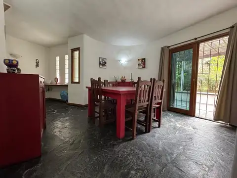 Casa 4 ambientes con 3 baños