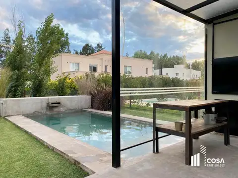 Casa 4 ambientes con 2 baños