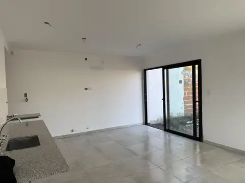 Casa 3 ambientes con 1 baño