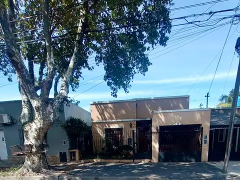 CASA EN LOTE PROPIO DE 4 AMBIENTES PRÓXIMA A AVENIDA CENTENARIO