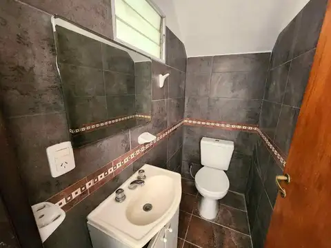 Casa 8 ambientes con 1 baño