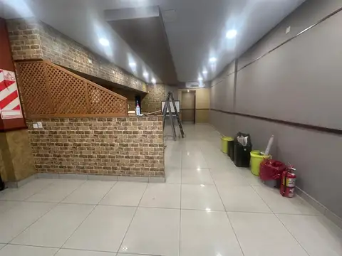 local a calle con sótano