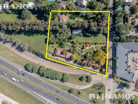 Icónica bajada de Pilar, La Plantación. Terreno UR2C con frente de 328m sobre Panamericana Km 47.5.