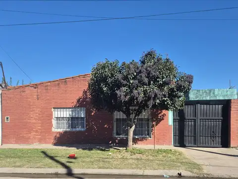 CASA EN PABLO NOGUES, MALVINAS ARGENTINAS