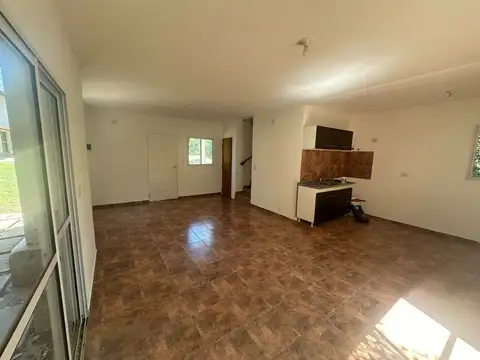 Casa en Alquiler con 1 cochera