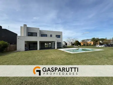 Casa 6 ambientes con 5 baños