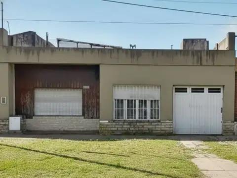 VENTA CASA 4 AMB CASTELAR A RECICLAR LOTE PROPIO