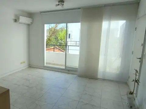 Superluminoso  Edificio con amenities en cuadra residencial arbolada 