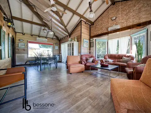 Casa en Venta con 3 cocheras