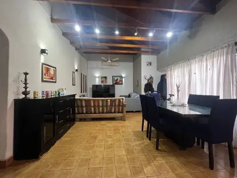 Casa 5 ambientes con 3 baños