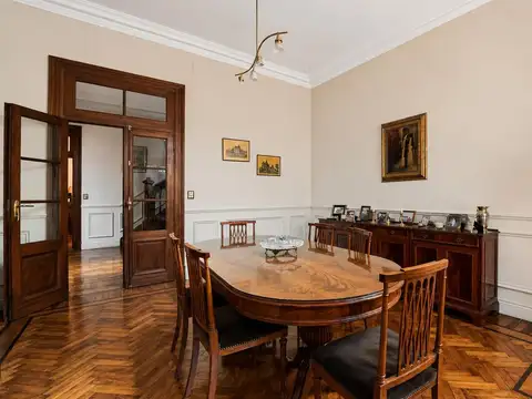 Casa en Venta con 3 cocheras