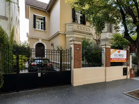 Venta de Casa Lote Propio de 6 ambientes con Cochera, Patio, Parrilla y Terraza en Caballito