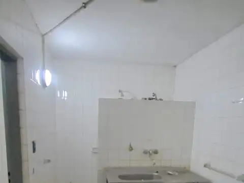 Alquiler local/galpón de 360 m² s/Crovara