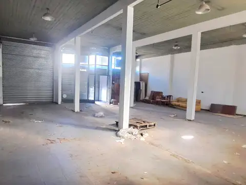 Alquiler local/galpón de 360 m² s/Crovara