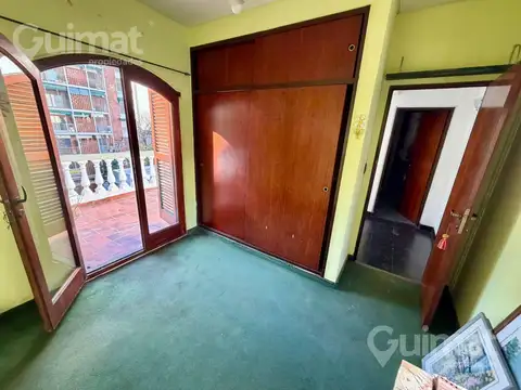 Casa en Alquiler con 4 cocheras