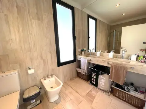 Casa 4 ambientes con 4 baños