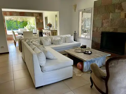Casa en Venta en Villa Olivos, USD 389.000