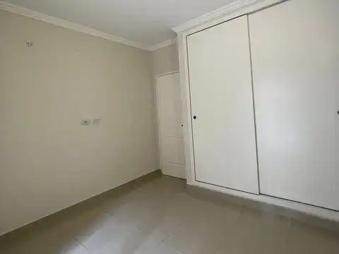 DEPARTAMENTO EN VENTA SOBRE AV ROCA PB OPC/COCHERA