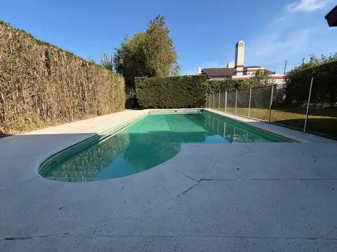 CASA EN COUNTRY GOLF "EL SOSIEGO"- 4 DORMITORIOS -AMPLIO JARDIN y PILETA